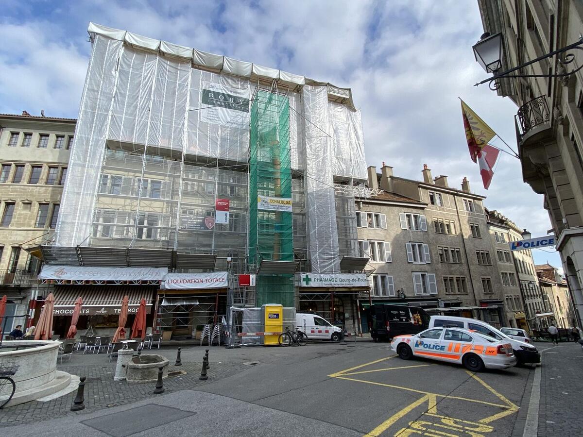 Échafaudage à la place du Bourg-de-Four